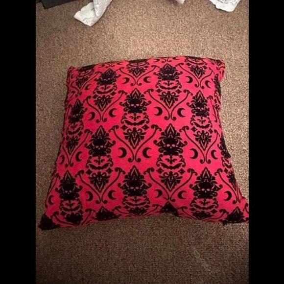 Spirit Halloween Pillows 2-Pack: A Spooky Accent for Every Home - Picture 2 of 5